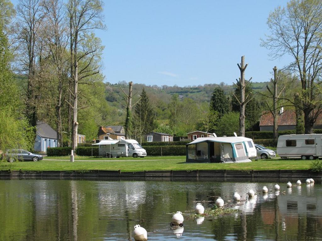 מלון Clécy Camping Des Rochers Des Parcs מראה חיצוני תמונה