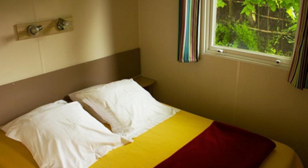 מלון Clécy Camping Des Rochers Des Parcs חדר תמונה